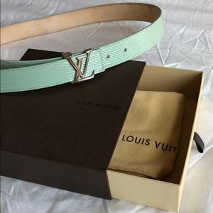 Louis Vuitton Spring color LV logo belt